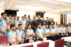اعضاء تیم ملی هندبال ایران در دیدار با مدیر عامل شرکت داده ورزی سداد 